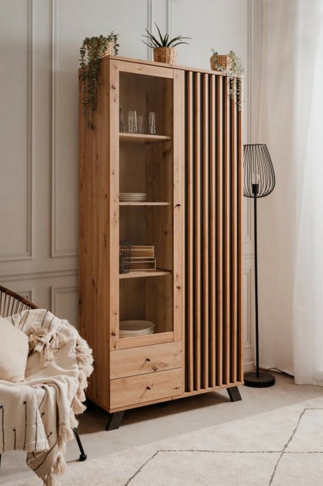 Mechelle Vitrine